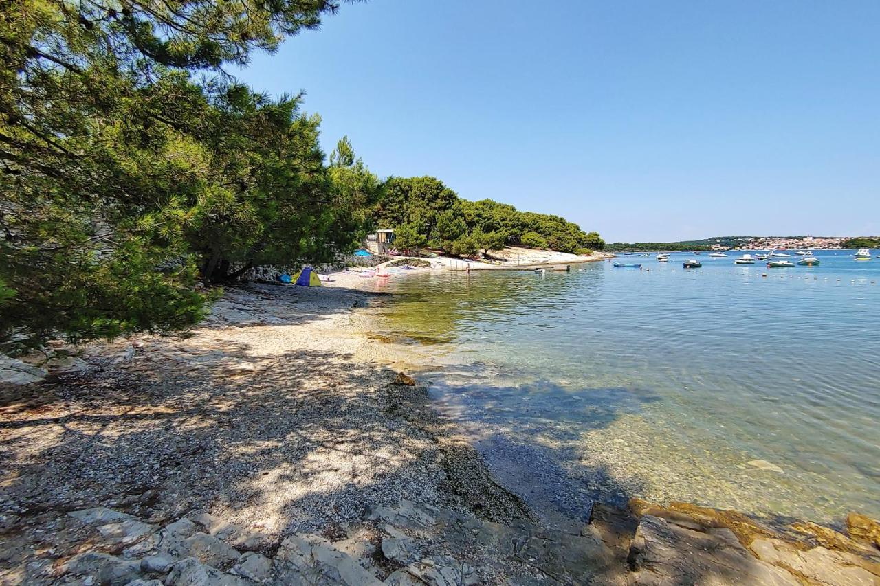 Bungalow Comfort 100 M From The Beach Premantura Exterior photo