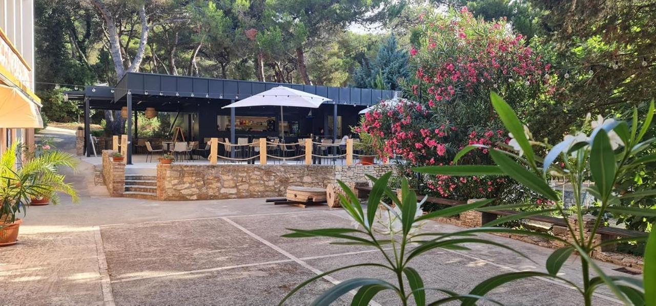 Bungalow Comfort 100 M From The Beach Premantura Exterior photo