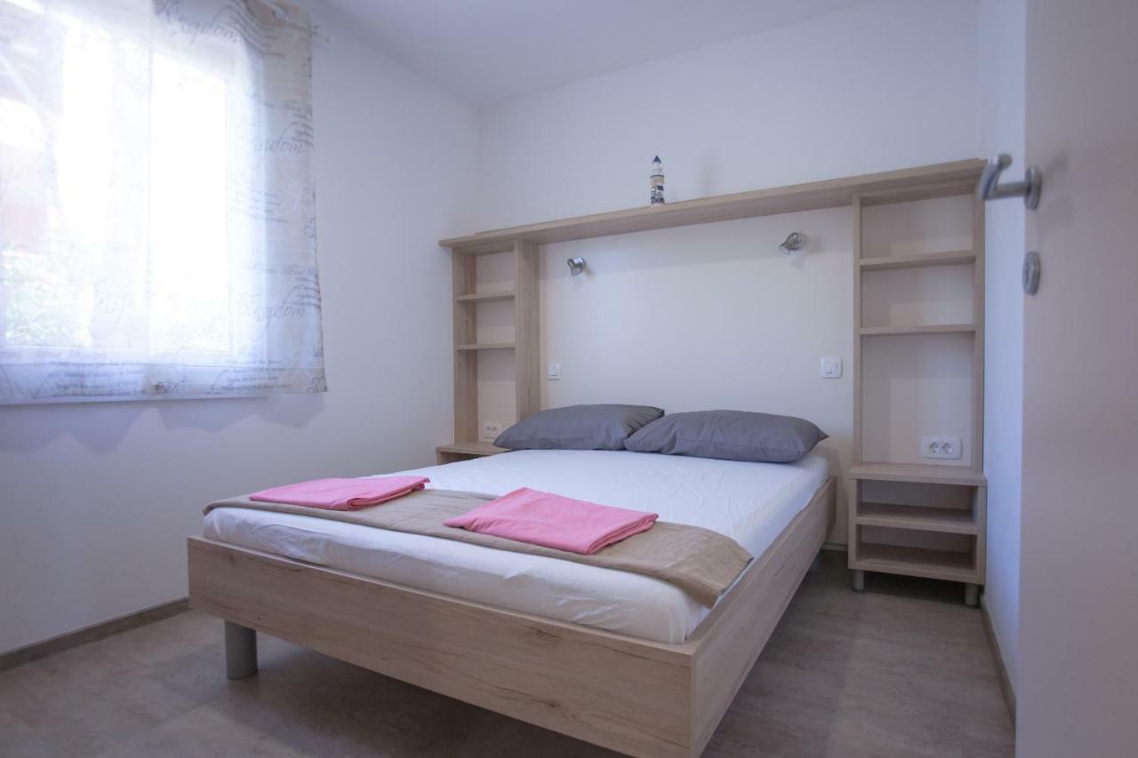 Bungalow Comfort 100 M From The Beach Premantura Exterior photo
